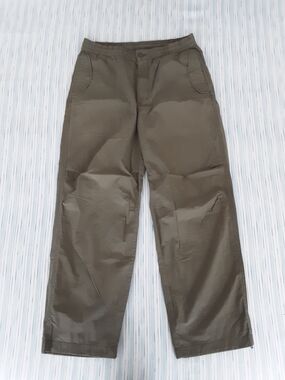 Uniqlo Men 's Parachute Pants.